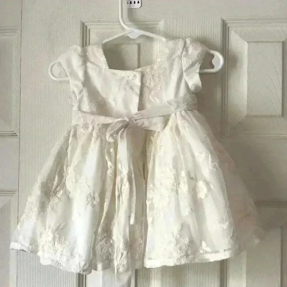 Laura Ashley London Ivory/white tulle dress w/embroidered flowers. Size 3/6M